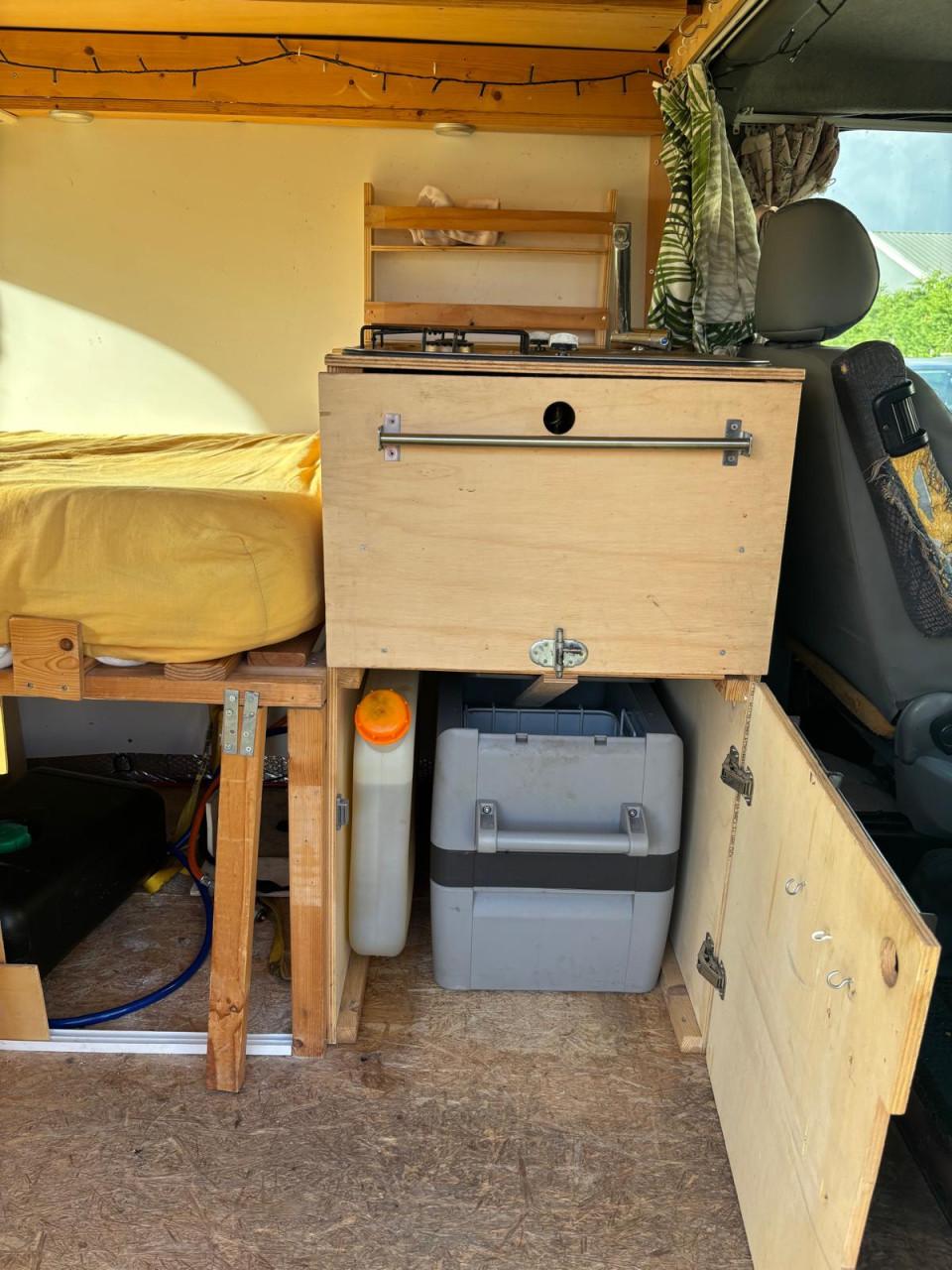 Knusse camper Renault Traffic te koop