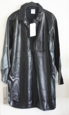 Zwarte lederlookjurk met kraag  met drukknopen maat L