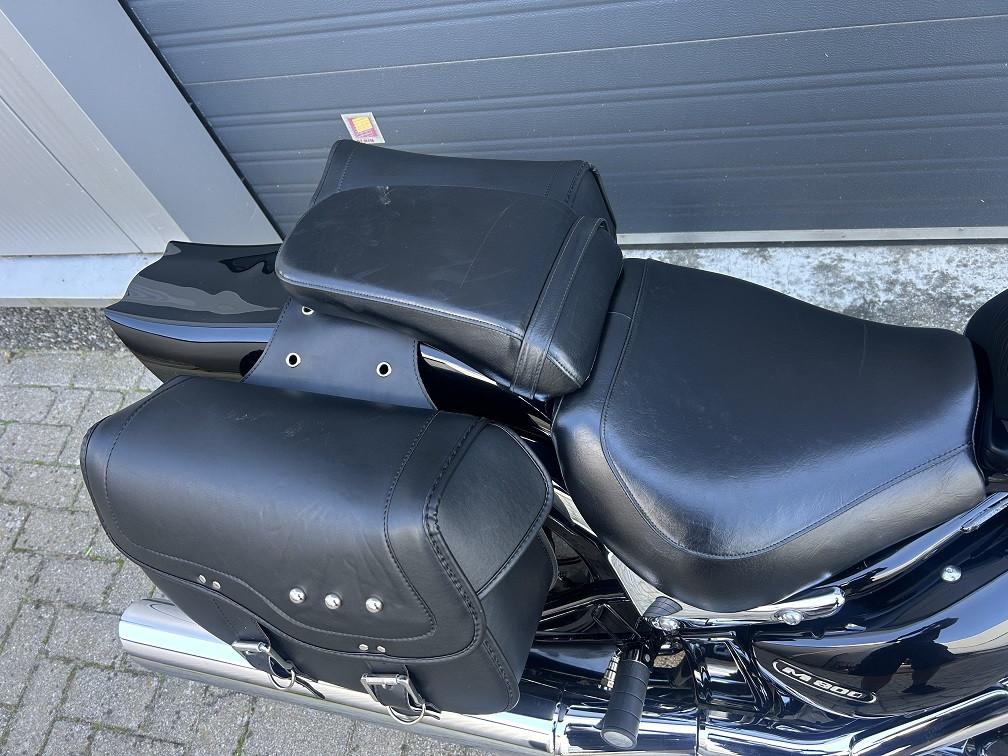 Suzuki M800 Intruder uit 2005 met 23dkm, windscherm/valbeugel etc €4500,-
