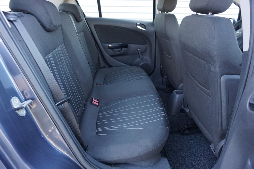 Opel Corsa 1.4-16v enjoy airco / cruise / elektr. ramen / trekhaak / nap