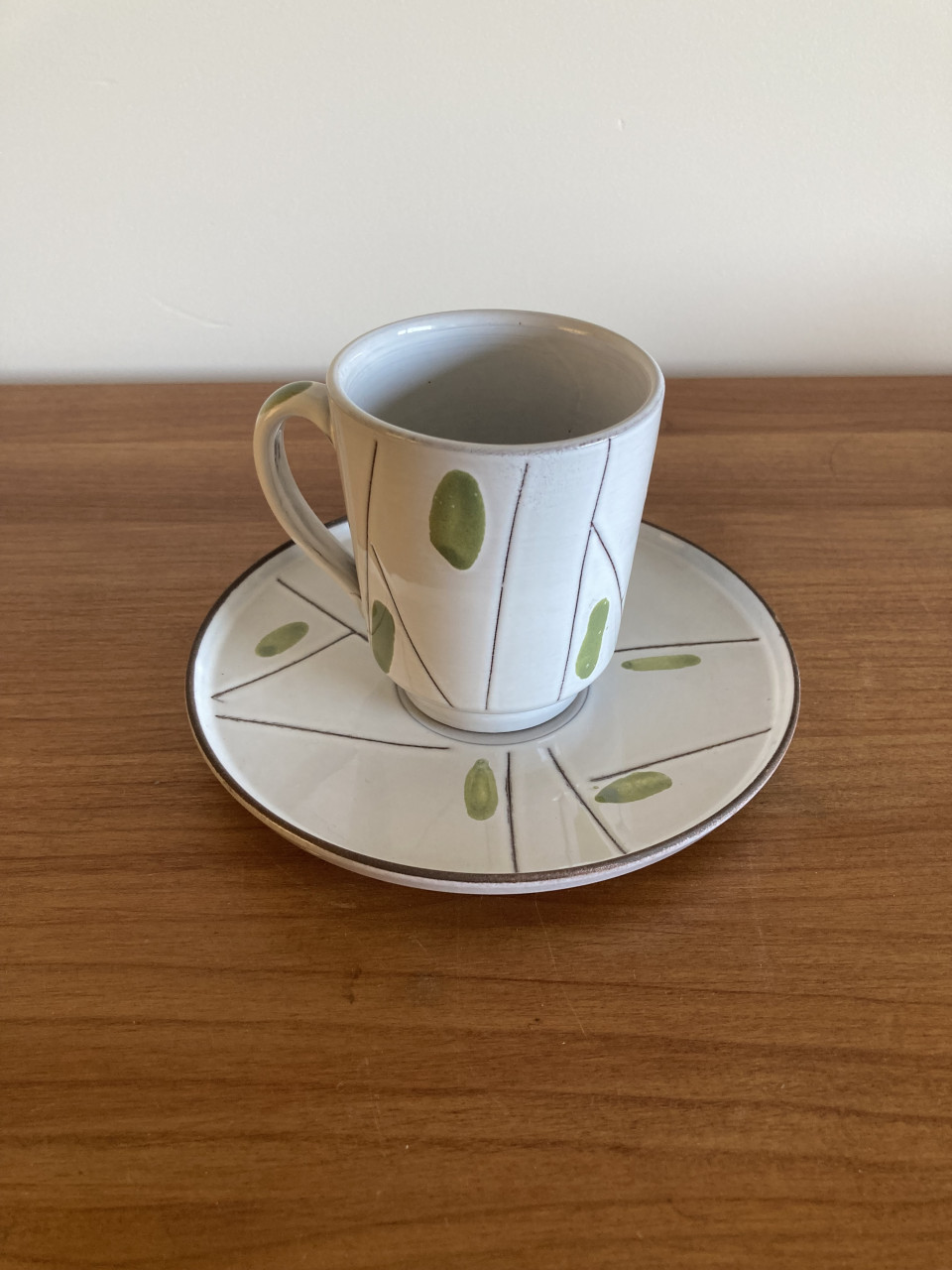 2 vintage kop en schotels geel en groen Mid Century