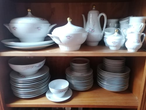 81-delig servies (moet weg)