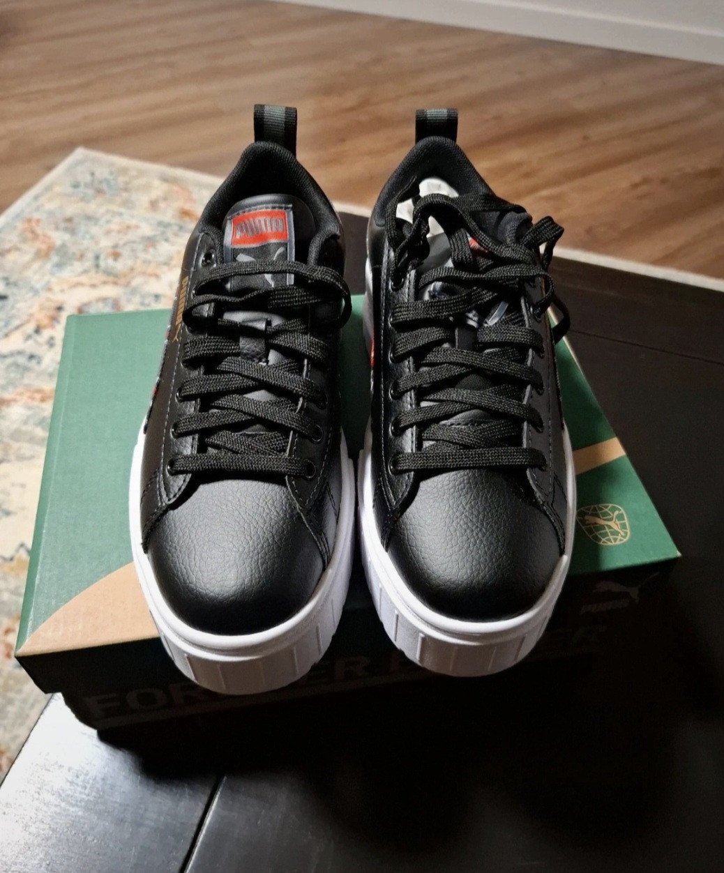 Sneakers