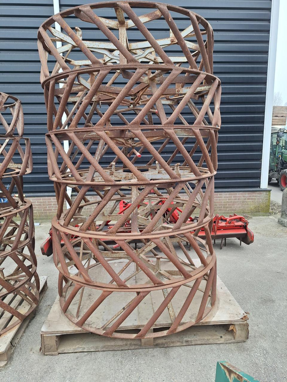 Molcon kooiwielen 2sets 16.9R38 (5 of 3 ster), 1set 14.9R38