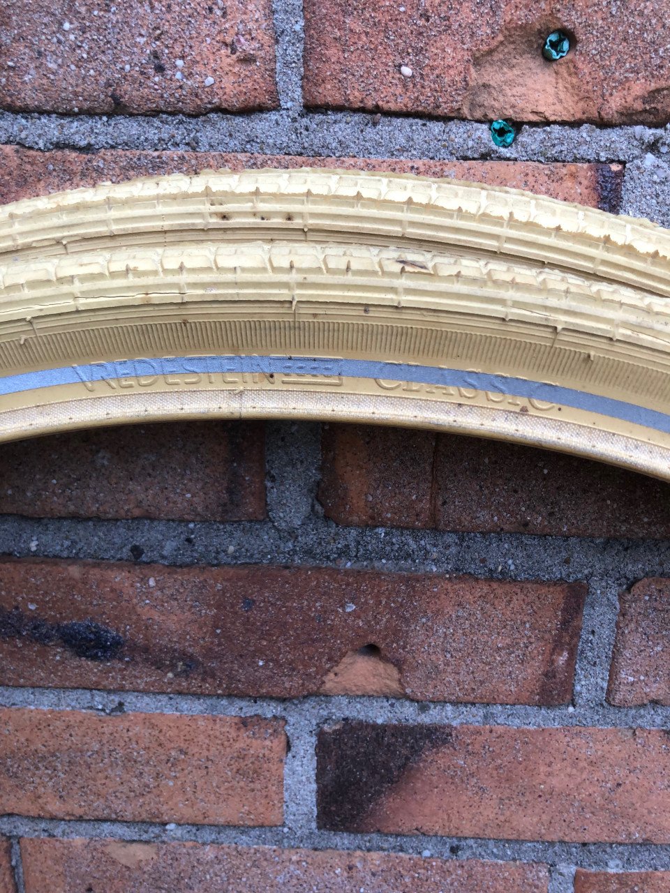 Nieuwe buiten banden.