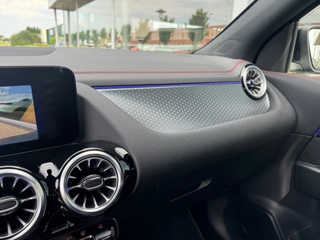 Mercedes-Benz Eqa 250+ amg line 71 kwh advanced automaat ,apple-carplay