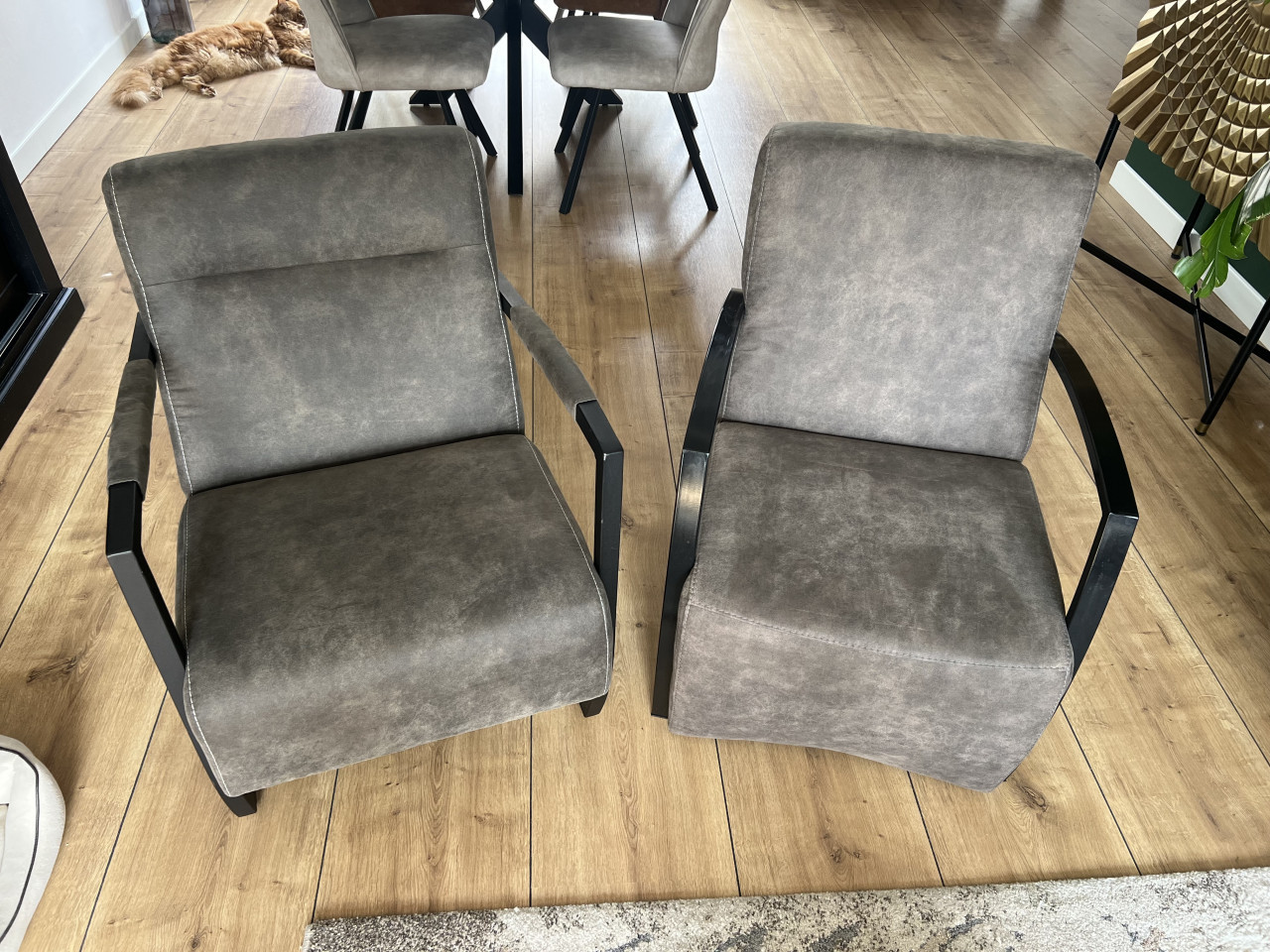 Taupe velvet stoelen met metalen frame - per stuk of set