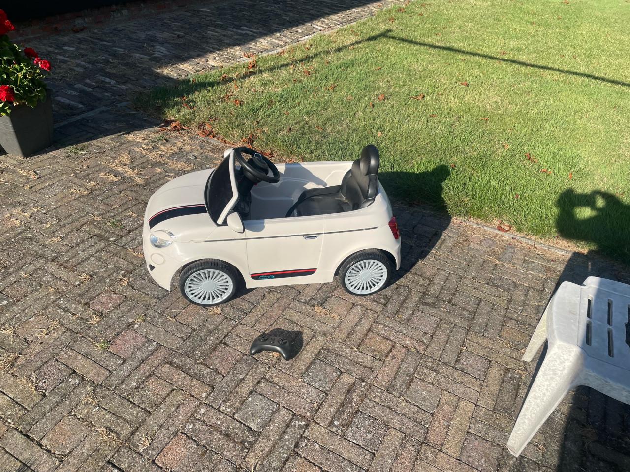 Elektrische kinderauto