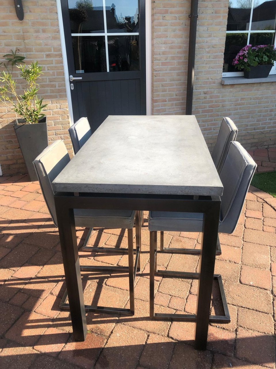 Bartafel met 4 stoelen