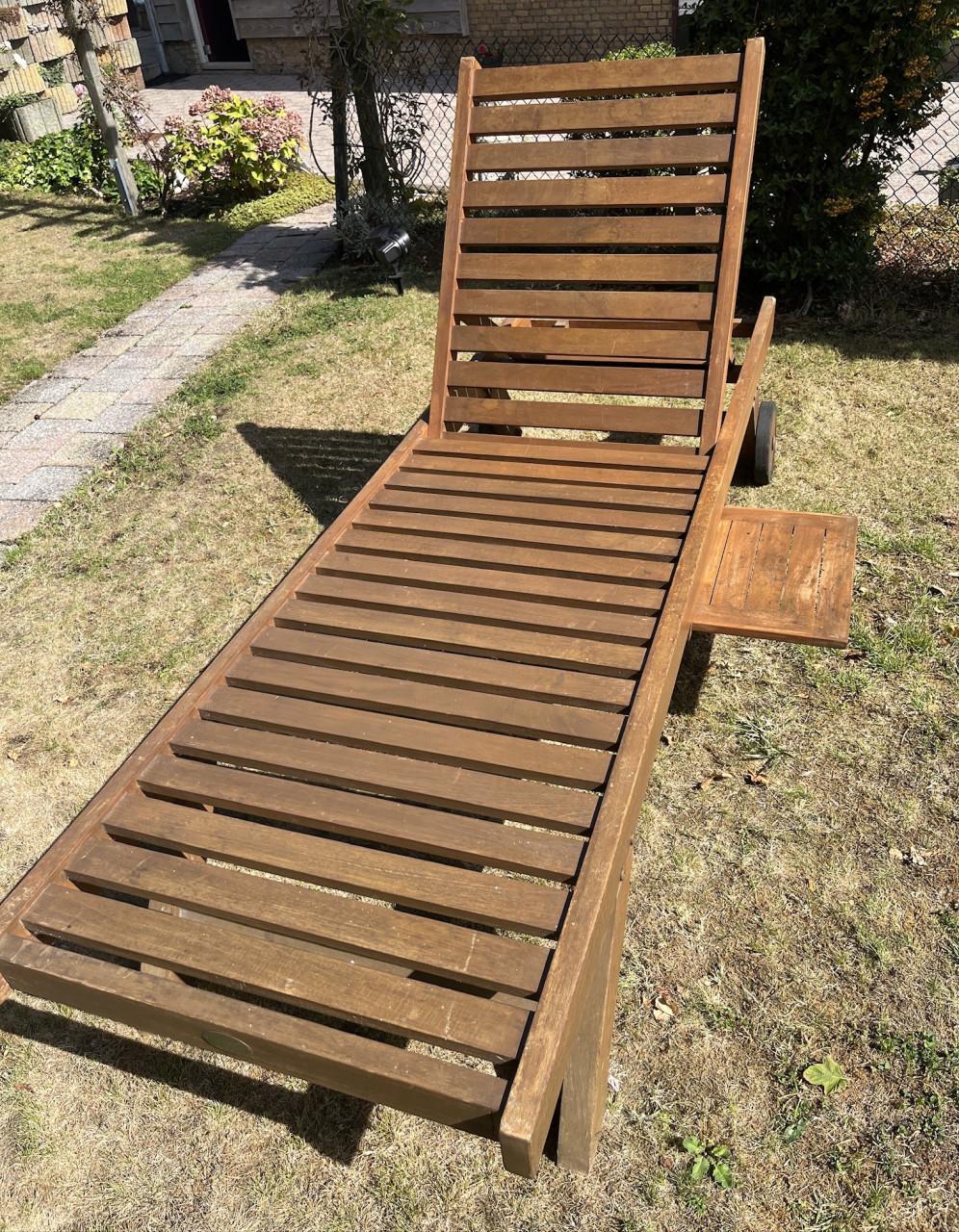 2 teakhouten ligbedden