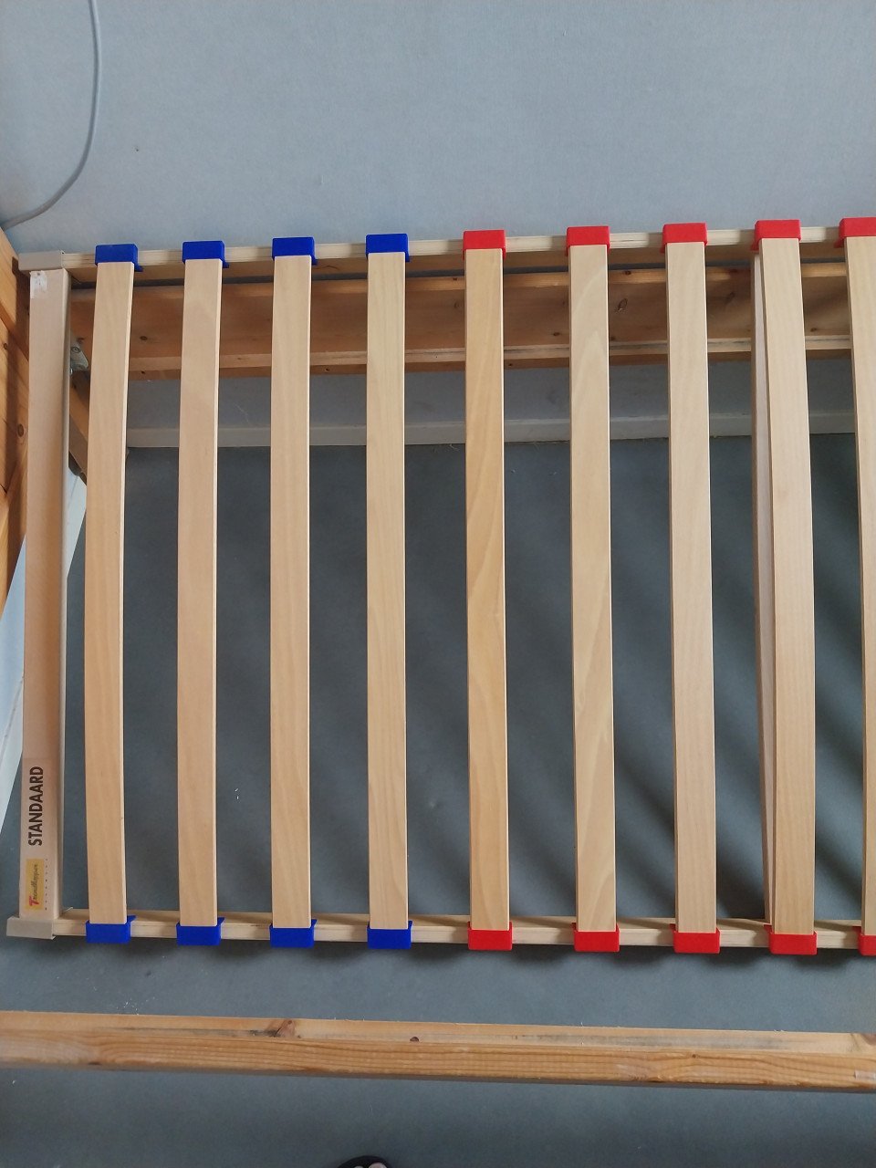 Stevig grenenhouten ledikant bed 90 x 200 cm met losse lattenbodem