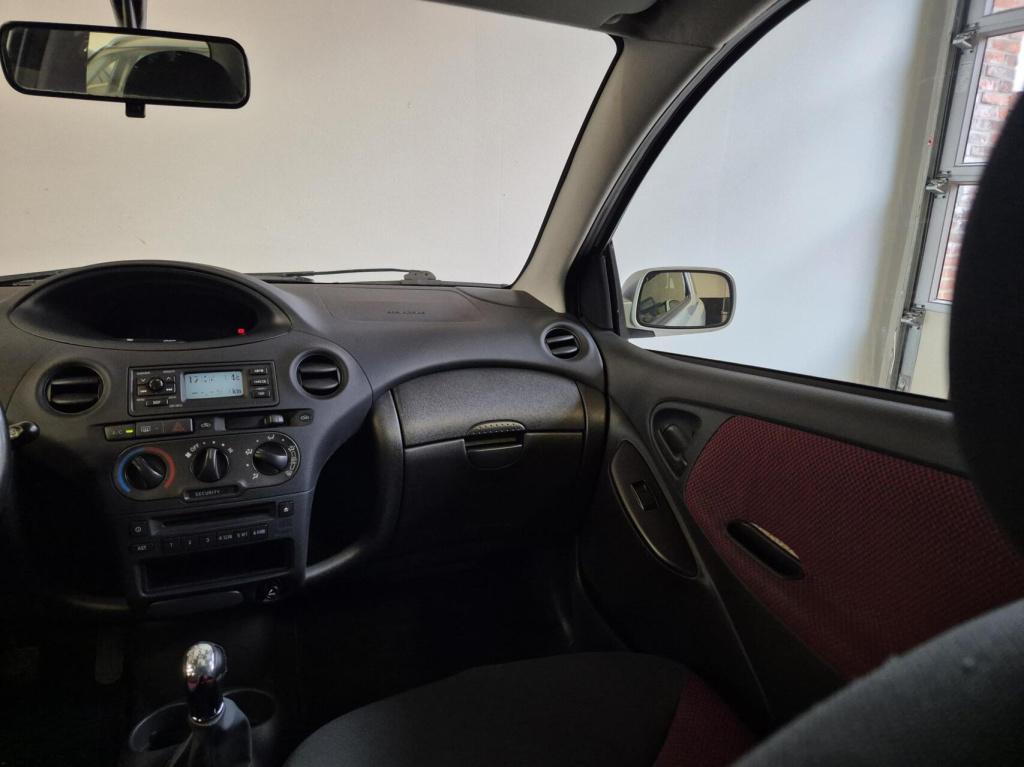 Toyota Yaris 1.3 vvt-i s-line