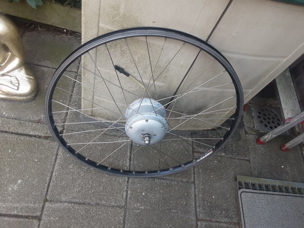 Gazelle elektrische 28 inch voorwiel met , 5 gaats stekker,velgrem
