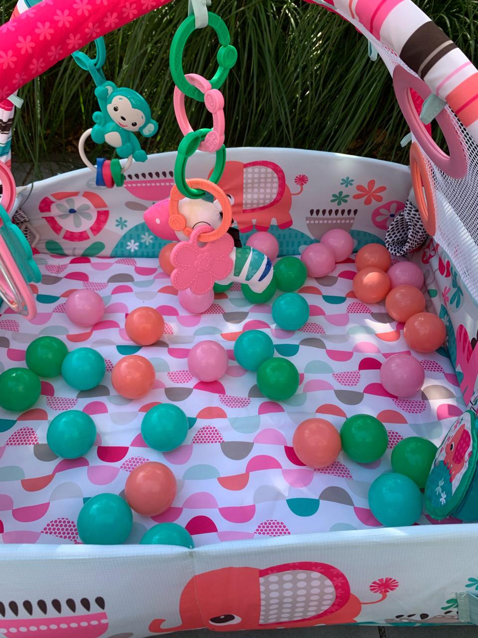 Speelmat ballen/ babygym met boog roze
