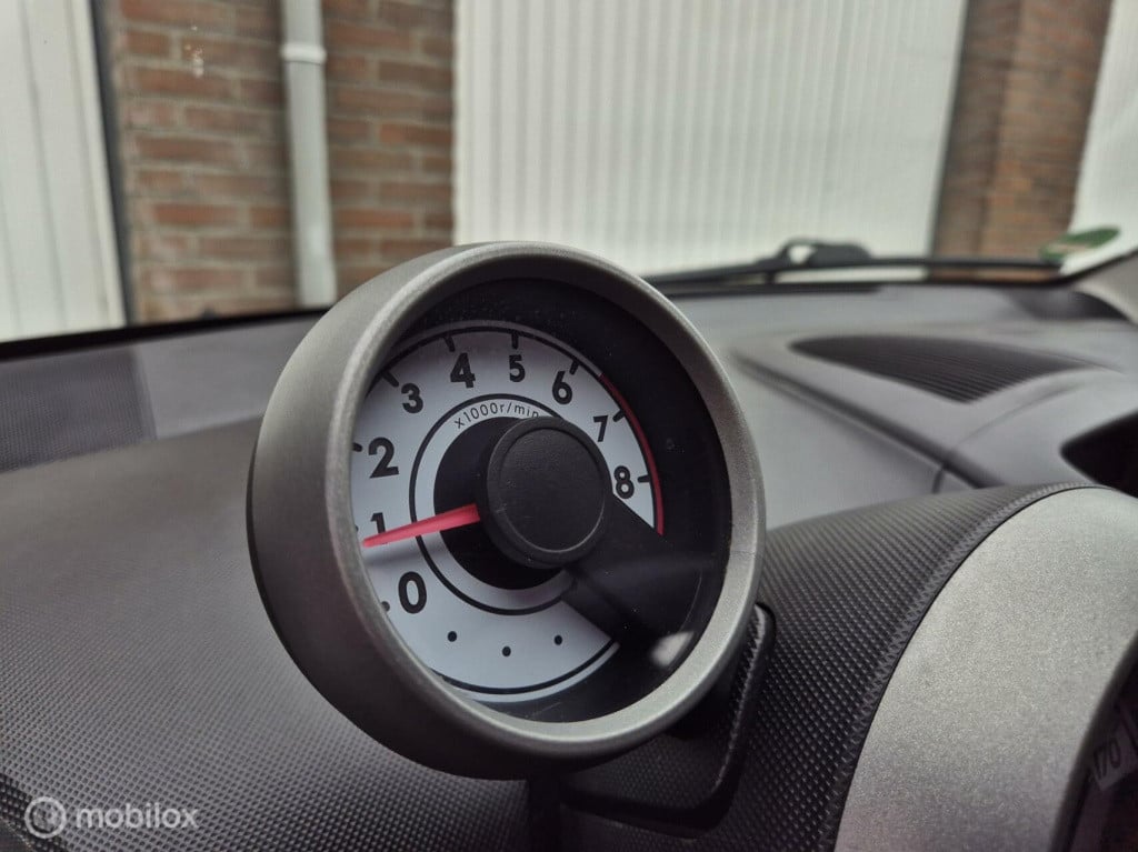 Peugeot 107 1.0 xs automaat / 5- deurs / airco / bluetooth