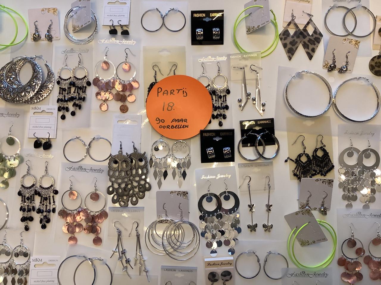 Partij hele mooie oorbellen. ( partij 18)