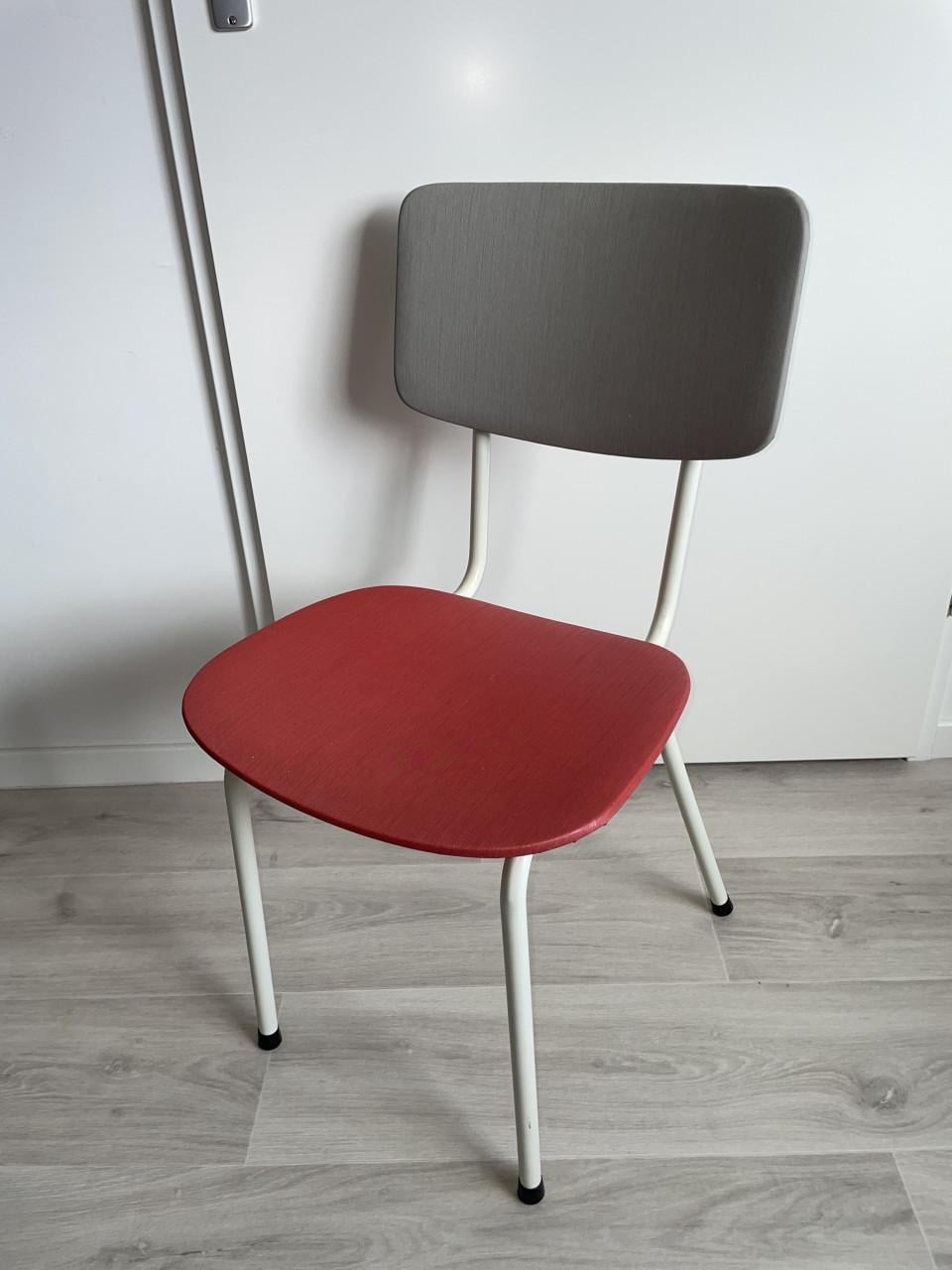 Vintage set, tafeltje en twee stoelen.