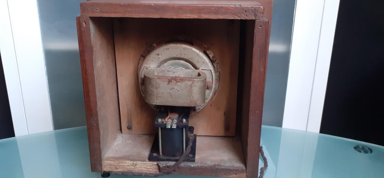 Antieke radio luispspreker  active uit jaren 50