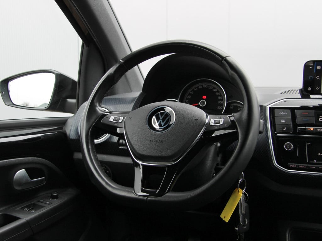 Volkswagen UP! active 5drs. clima | cruise | camera | vol!