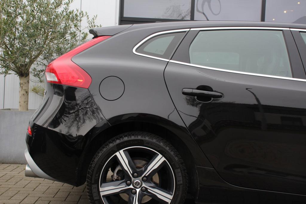 Volvo V40 1.5 t2 r-design automaat - leder/alcantara - led - navi - pdc + c