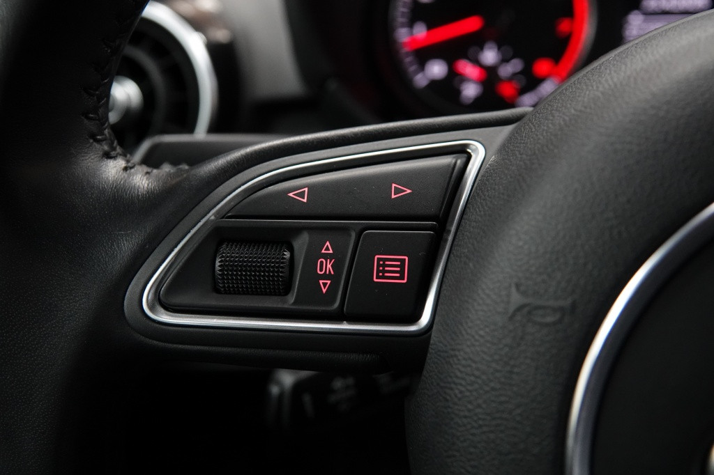 Audi A1 s-line 1.4 tfsi | automaat | pdc | navi | bluetooth |