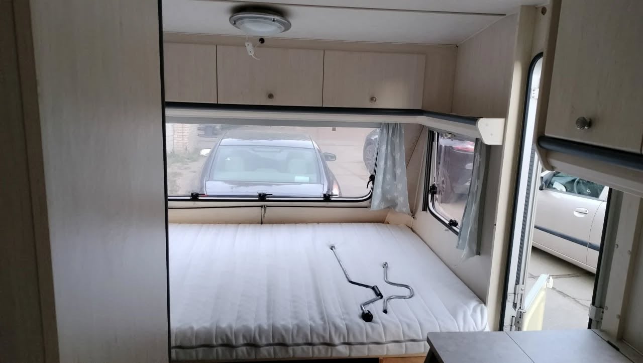 Dethleffs vierpersoons caravan met voortent
