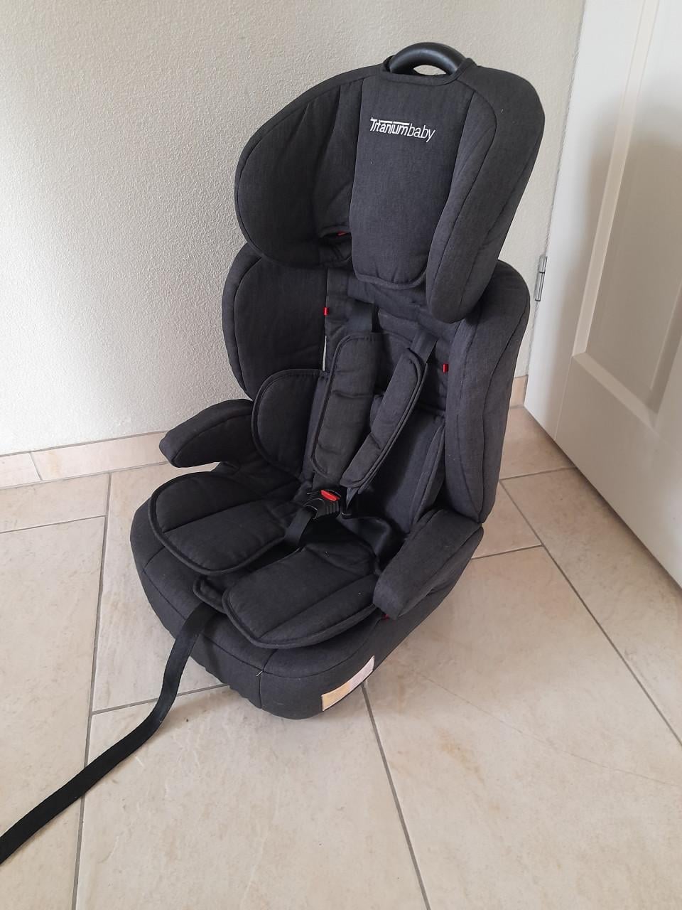 Titaniumbaby autostoel met isofix  9 /36 kg (z.g.a.n)