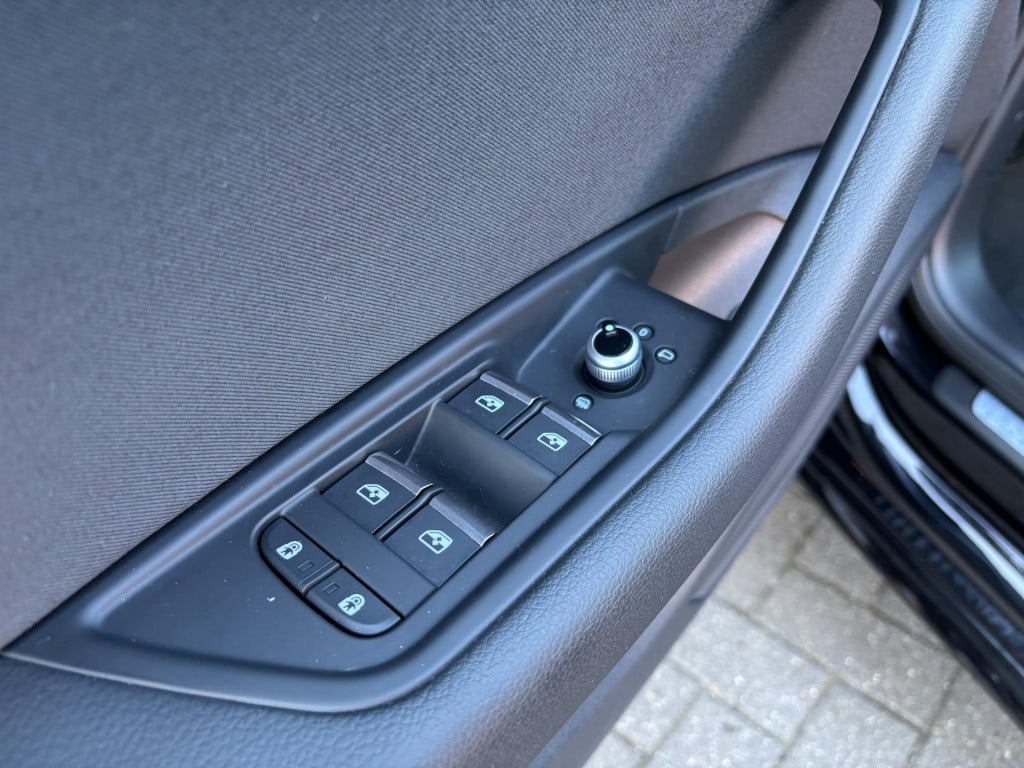 Audi A4 avant 35 tfsi advanced edition nl-auto, uitklapbare trekhaak | spor