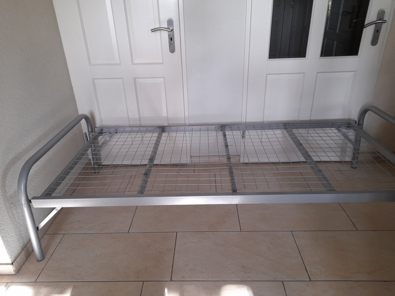 Bed met onderschuif bed (in goede staat )