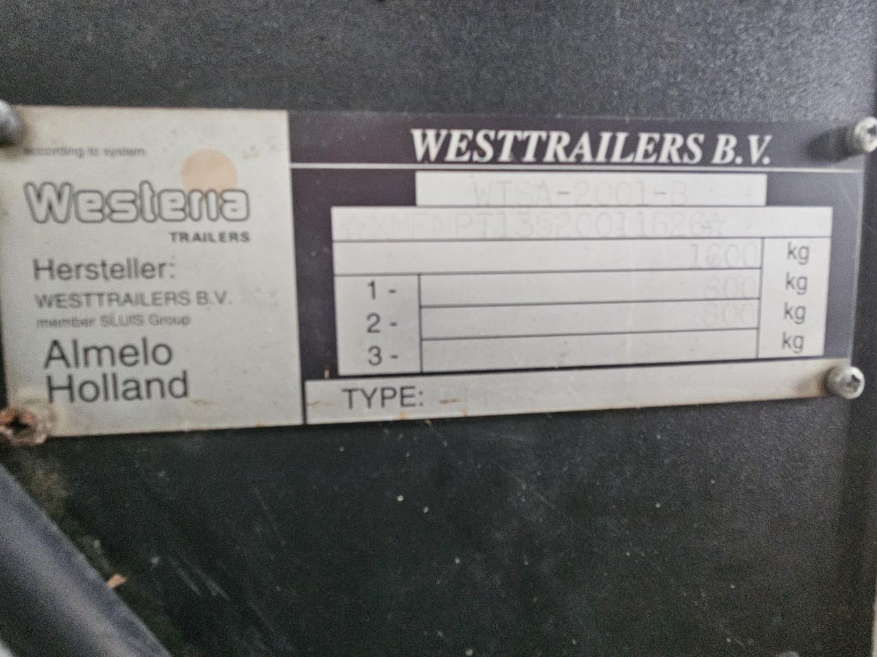 Westtrailers 1.5 paards trailer. Aanpikken en wegrijden.