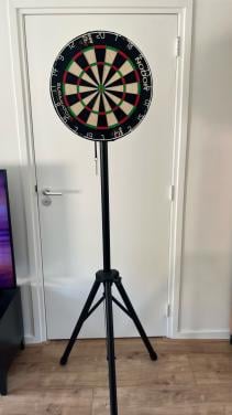 Dart standaard te koop inclusief dartmat. (zonder dartbord)