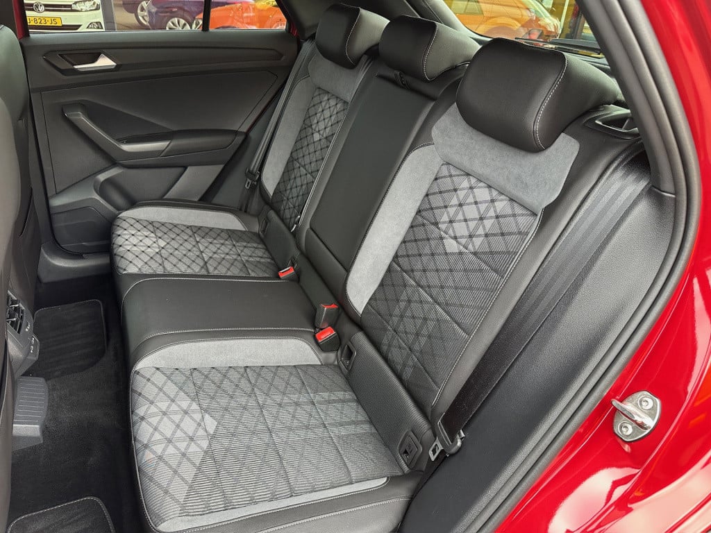 Volkswagen T-roc 1.5 tsi 150pk dsg r-line | camera | keyless | elek. achter