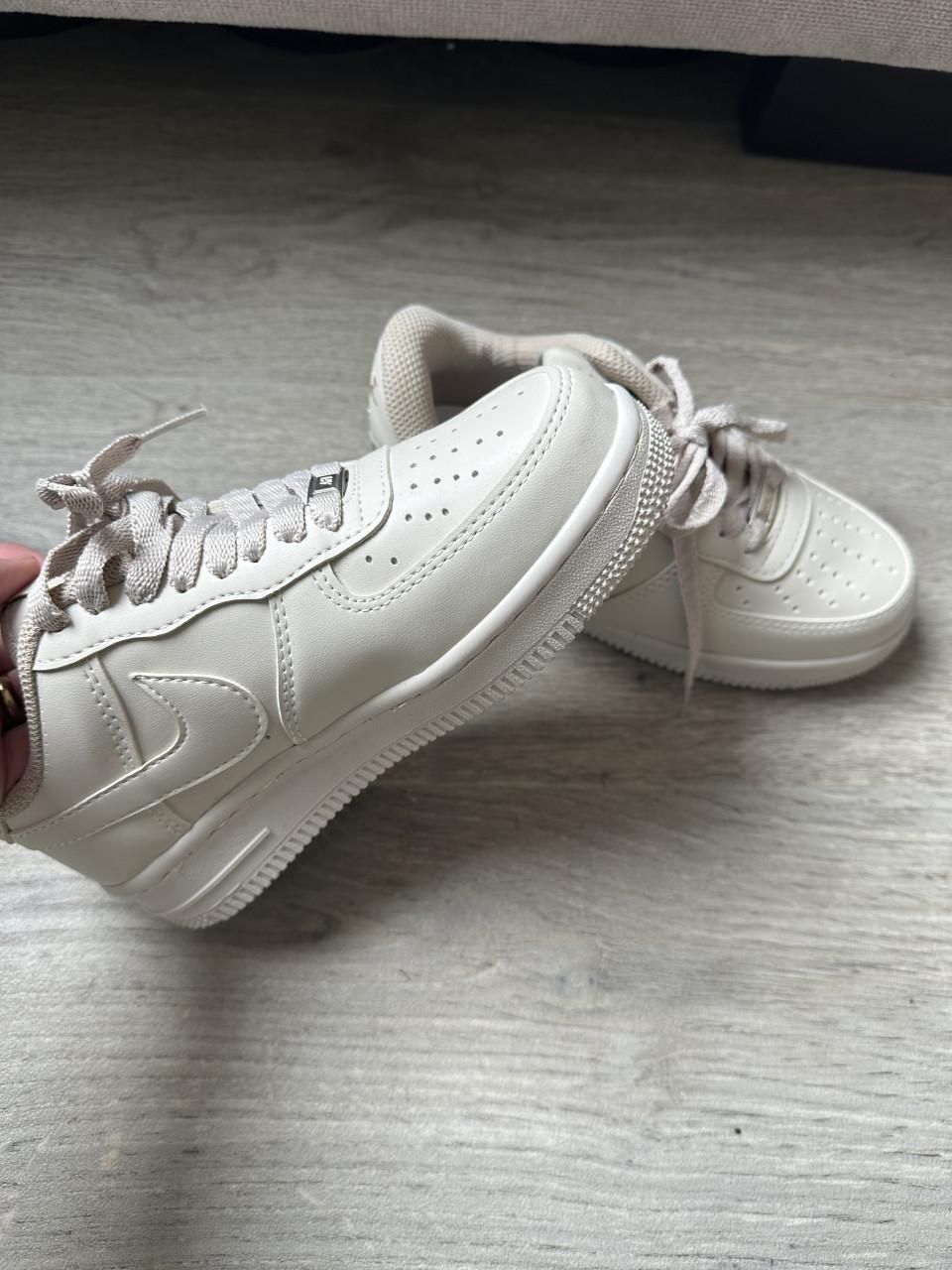 Nieuwe Mooie beige/creme Sneakers maat 36