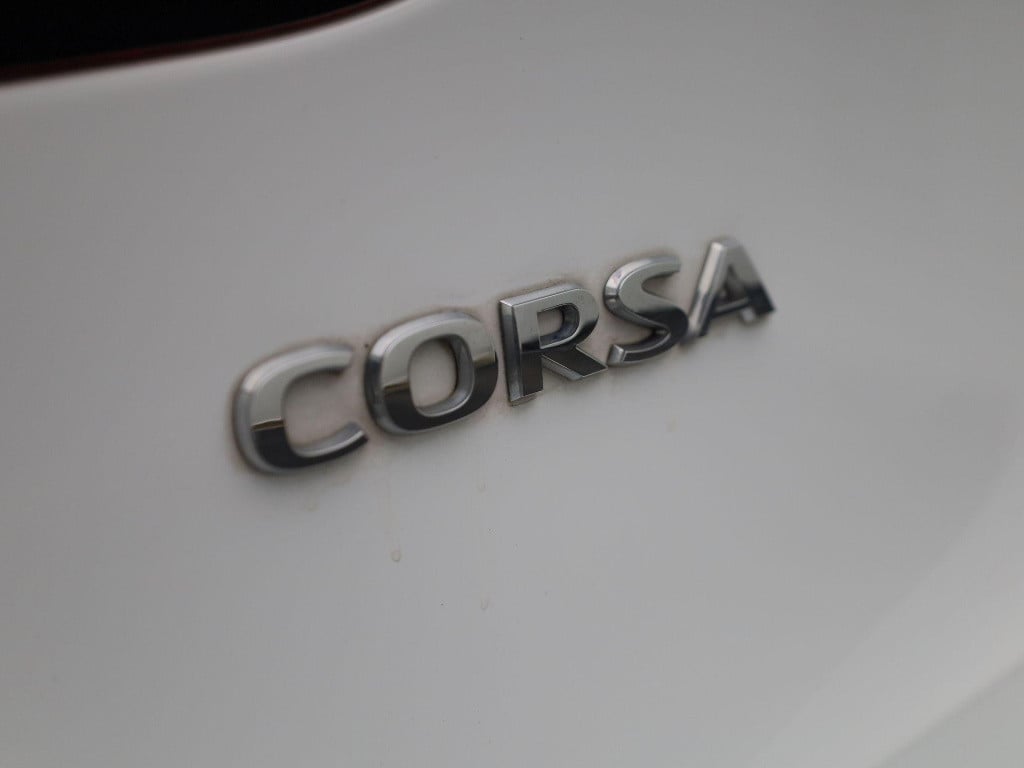 Opel Corsa 1.2 gs line | lage km stand! | lederpakket | navigatie | apple c