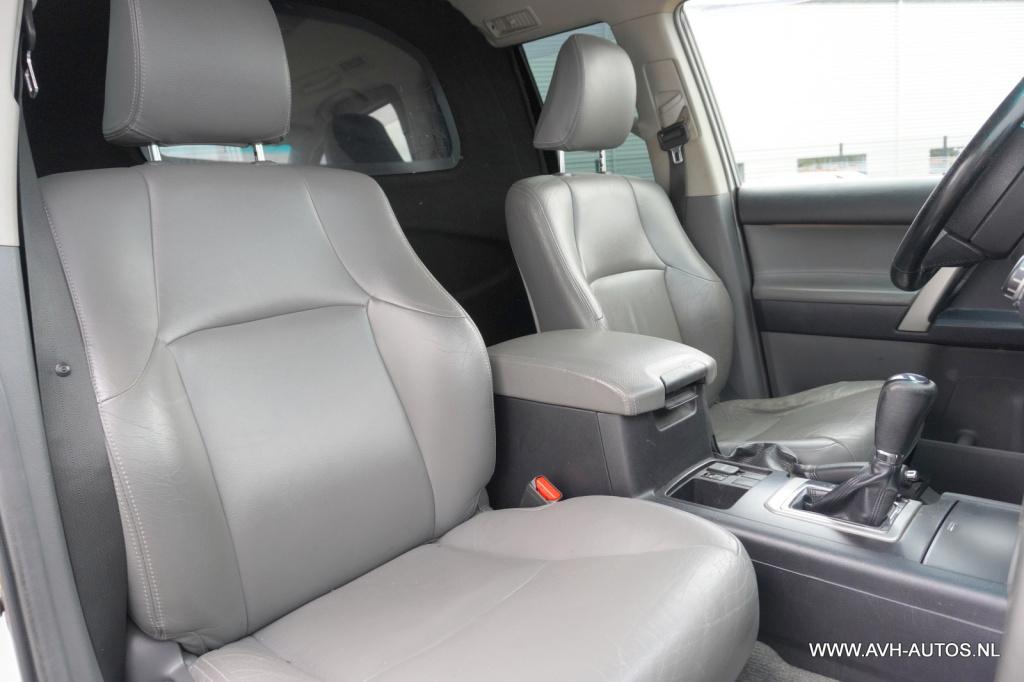Toyota Land Cruiser 3.0 d-4d-f lx window van