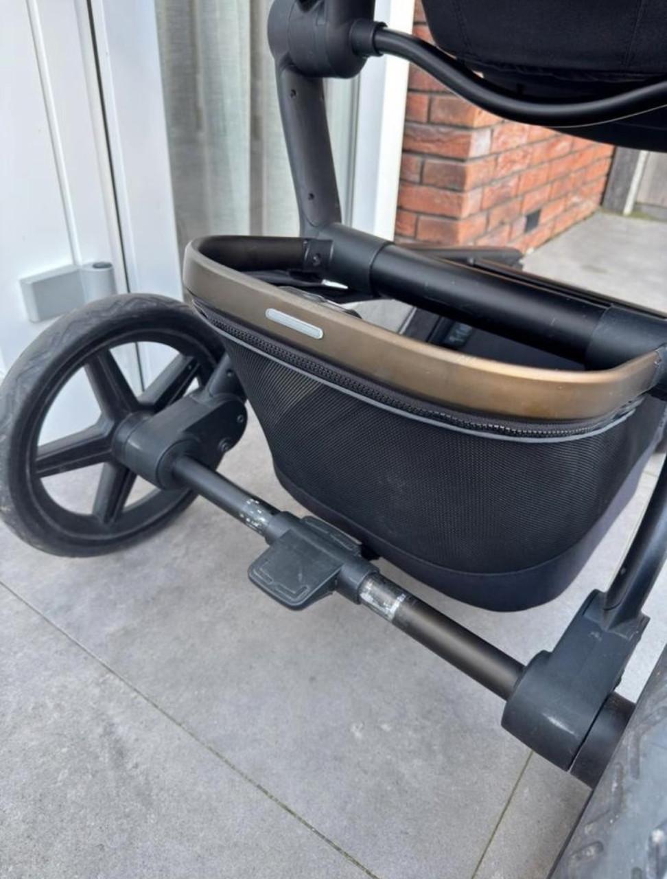 Perfecte Joolz Day+ Kinderwagenset. Kleur Brilliant Black.