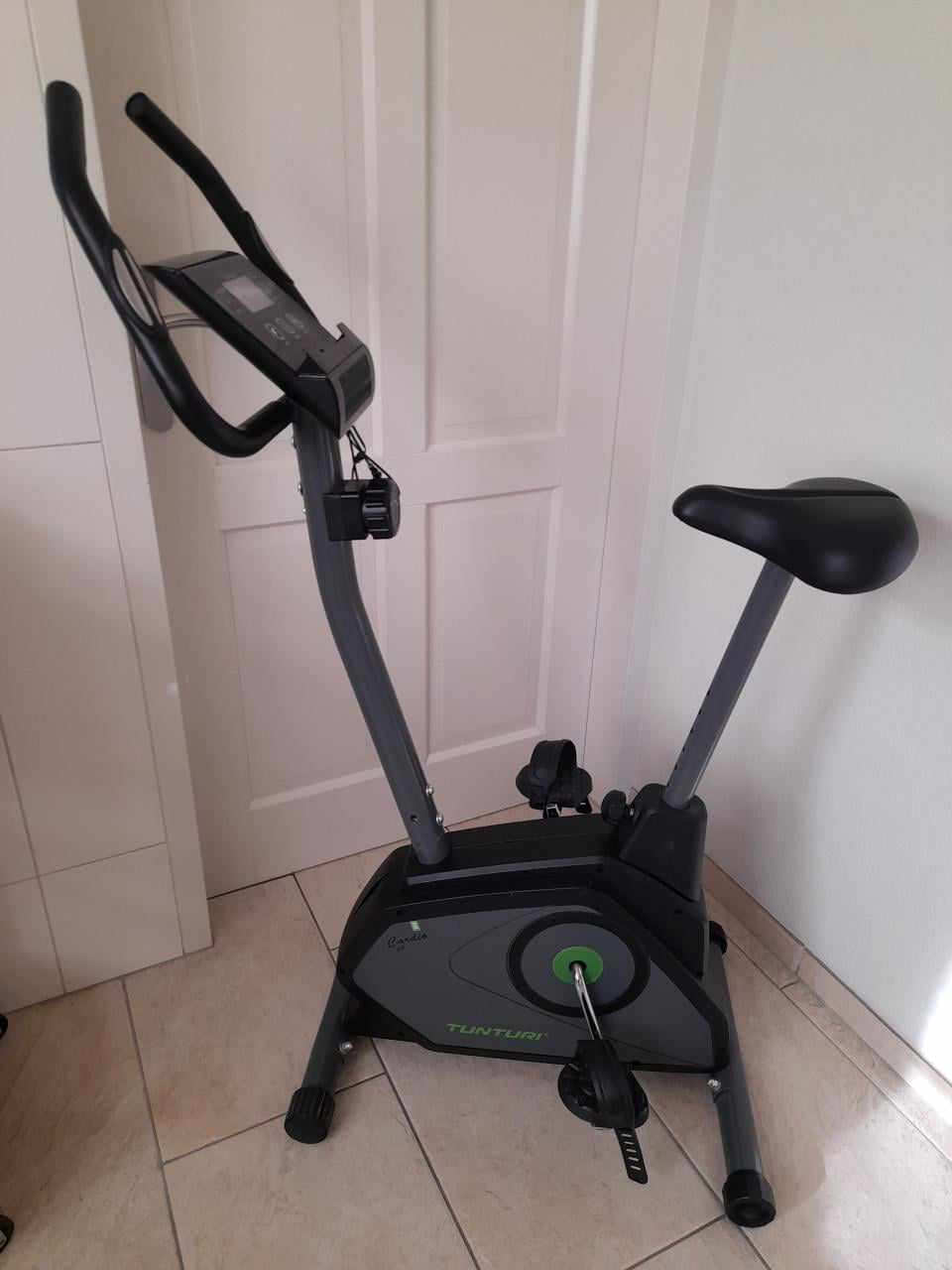 Hometrainer (Tunturi ) werkt naar behoren (in goede staat )