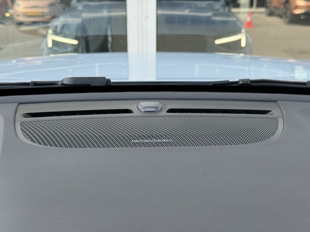 Volvo XC40 b4 197pk plus dark |adap.cruise| trekhaak | camera| elektrische
