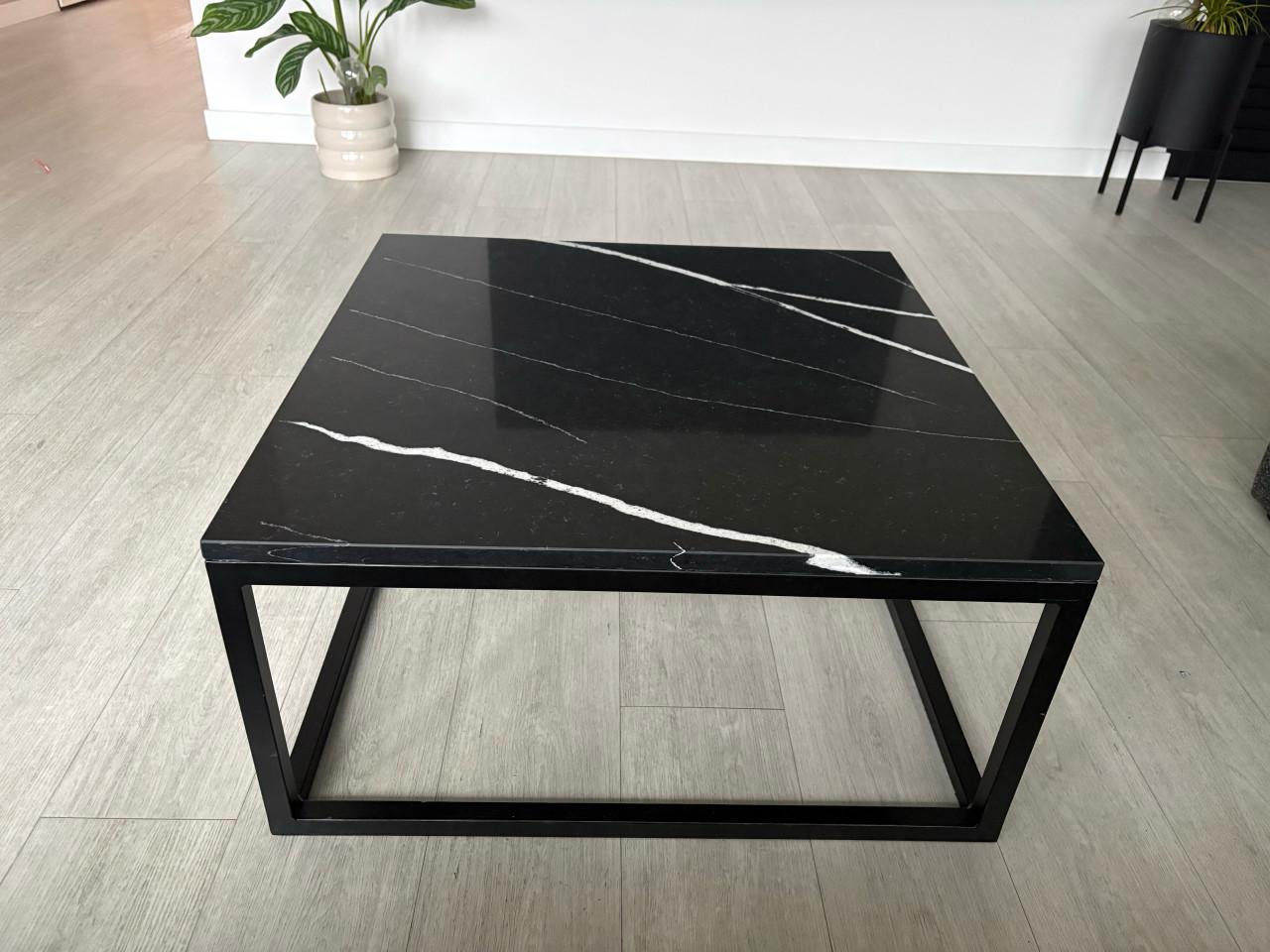 Salontafel marmer zwart wit met stalen onderstel