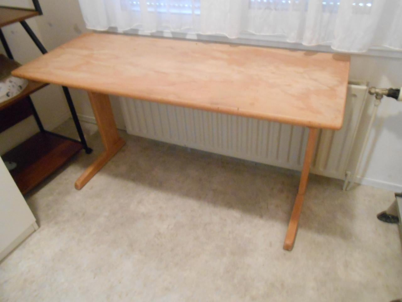 Ouderwets school bureau. Kinder bureau. Laag bureau