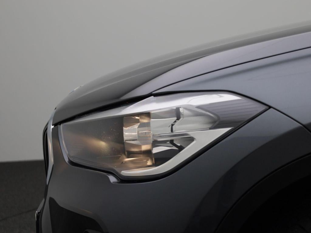BMW X1 sdrive18i business edition plus | automaat | lmv | trekhaak | parkee