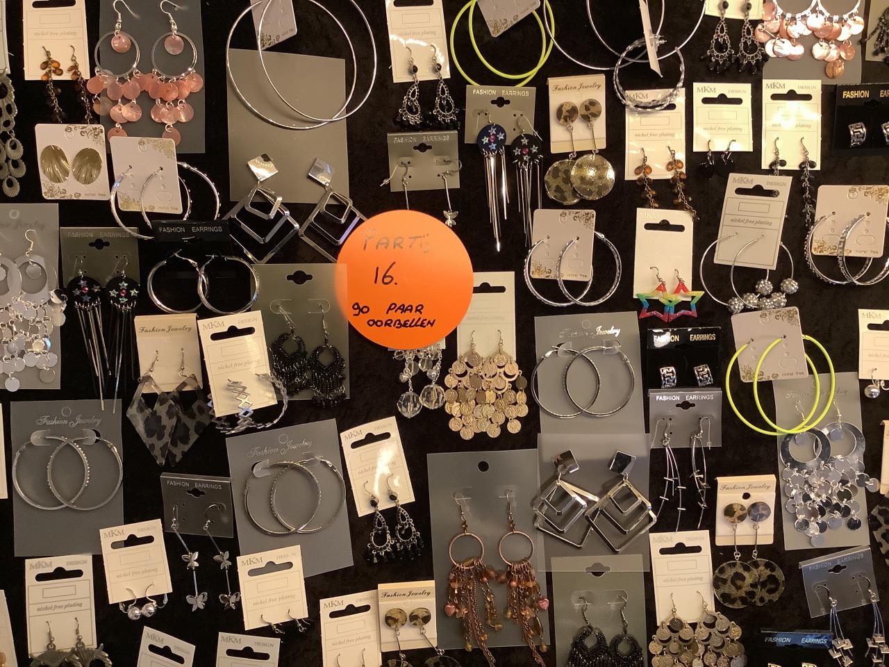 Partij prachtige oorbellen. (Partij 16)