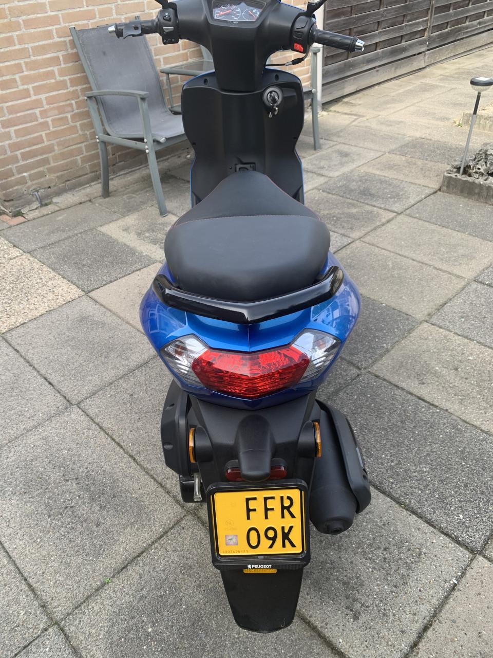 Scooter Peugeot Kisbee