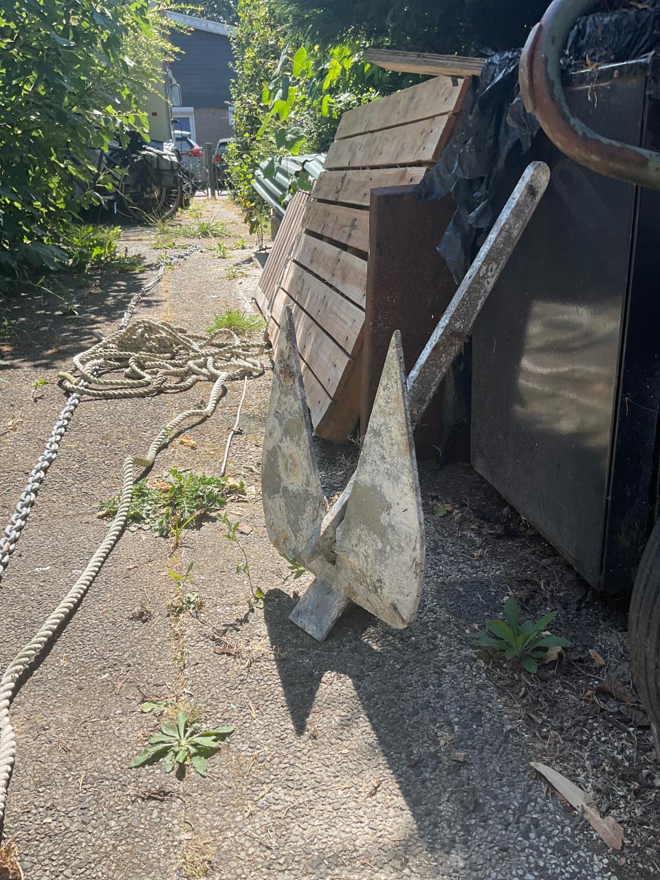 Zwaar anker met 7 m ketting en 15 m touw