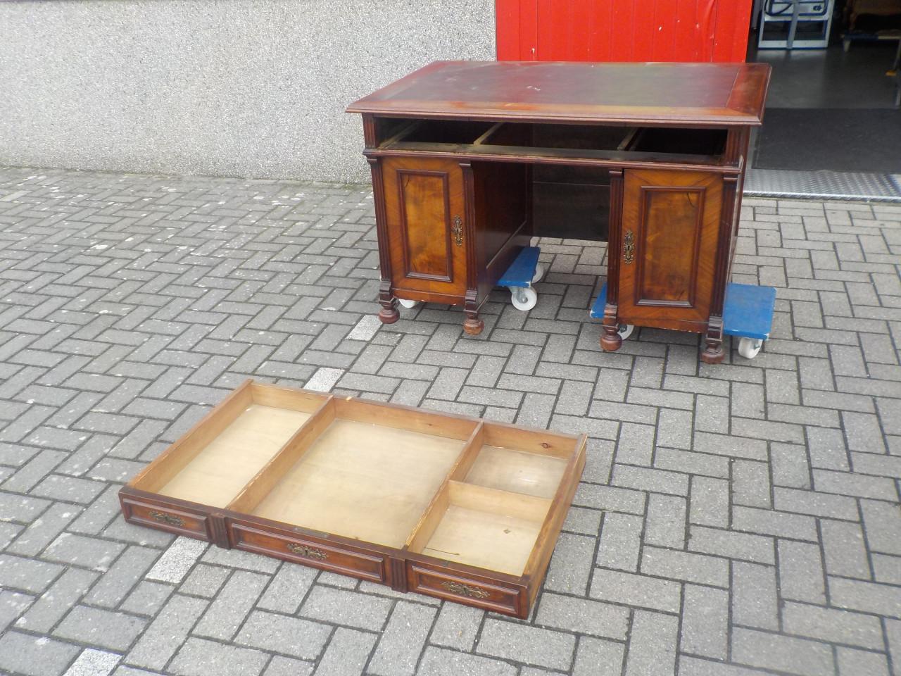 Bureau met diepe laden in goede staat