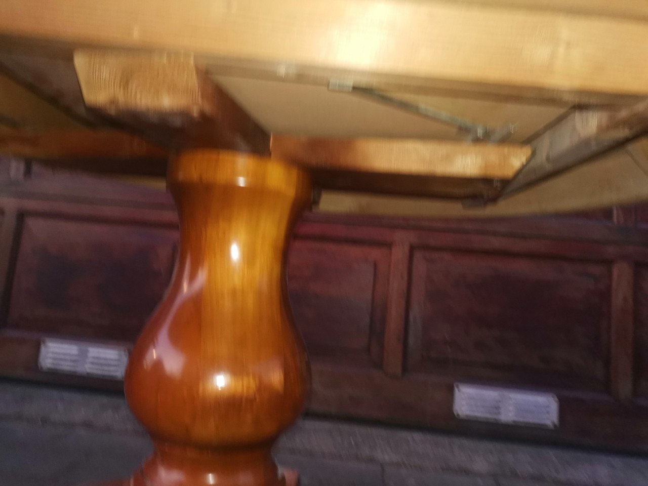 Ronde uitschuifbare eettafel