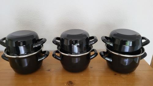 Set v 3 kleine mosselpannetjes dia 13,5 cm - NIEUW
