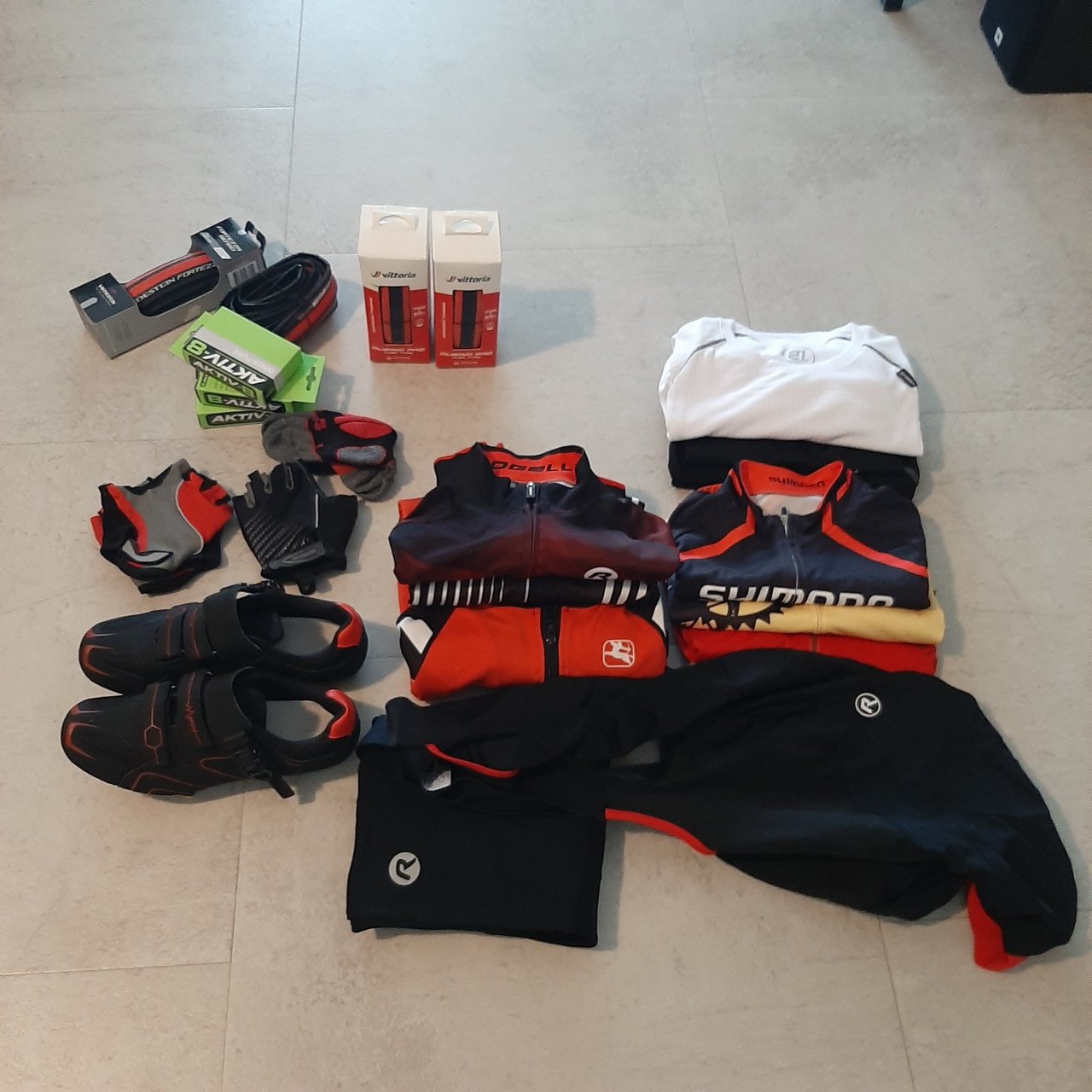 Te koop nieuw en z.g.a.n.