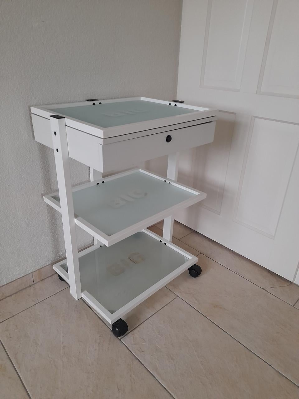 Kaptafel / Make up tafel op wielen (47 x 60 x 80H) in goede nette staat!