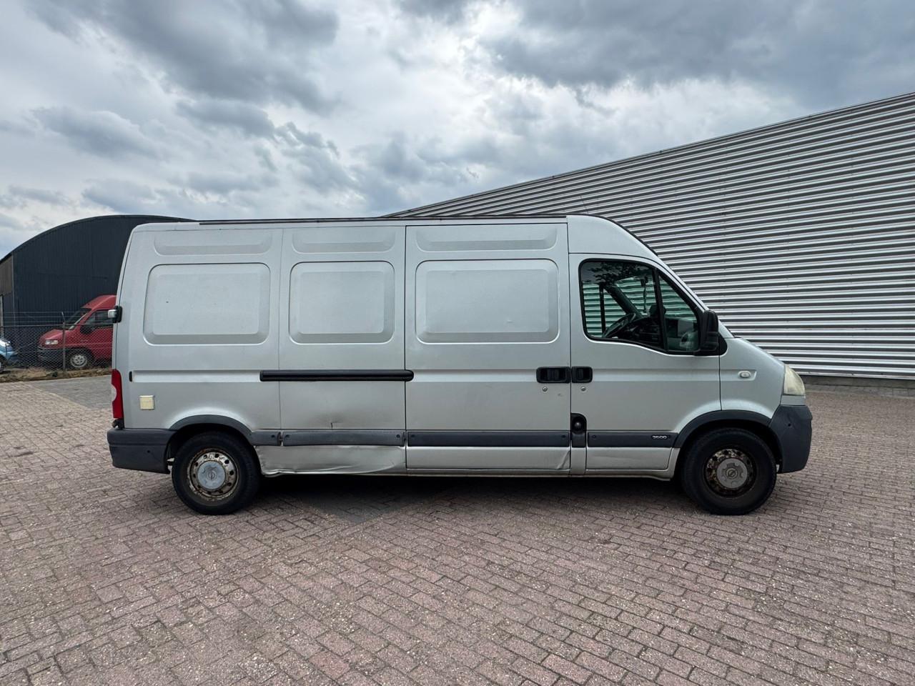 Opel movano 2500 d bj 2006  2250 euro